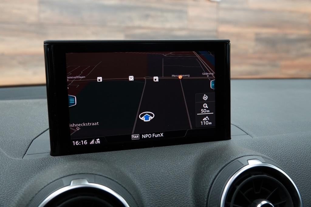 Audi Q2 40 tfsi | s line | pano | pdc | cruise |