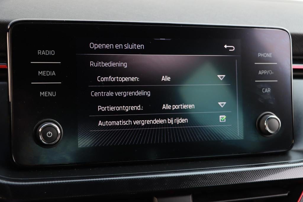 Skoda Scala 1.0 tsi sport business 115pk dsg7