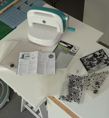 Snij en embossing machine met 6 mallen