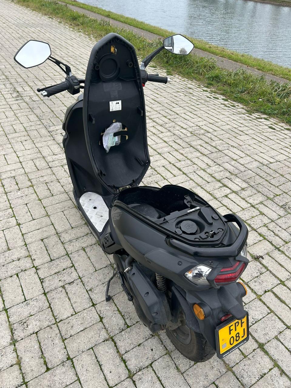 Peugeot Street Zone Brom Scooter BJ 2023 13dKm