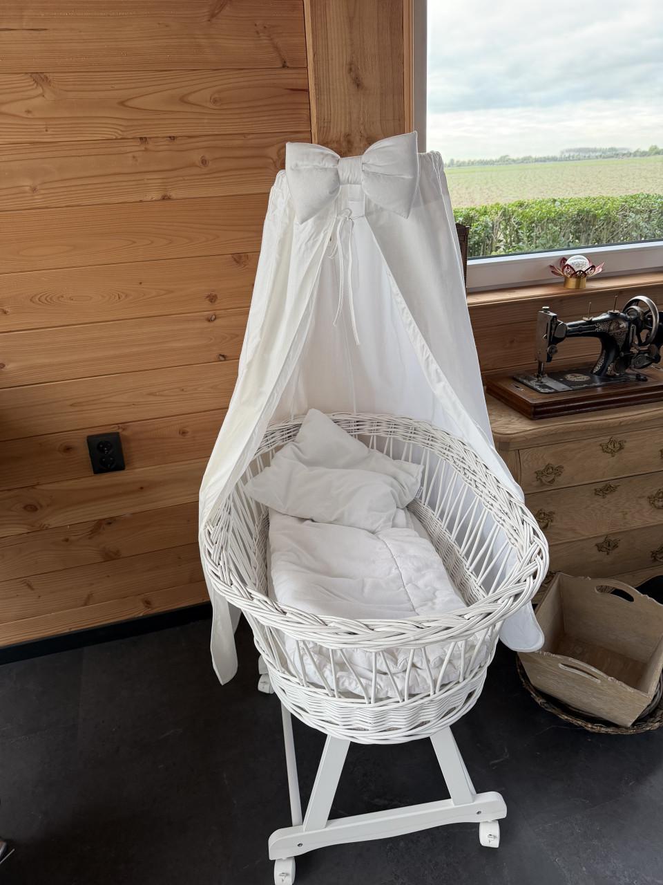 Baby wieg met hemeltje kussentje en dekbedje