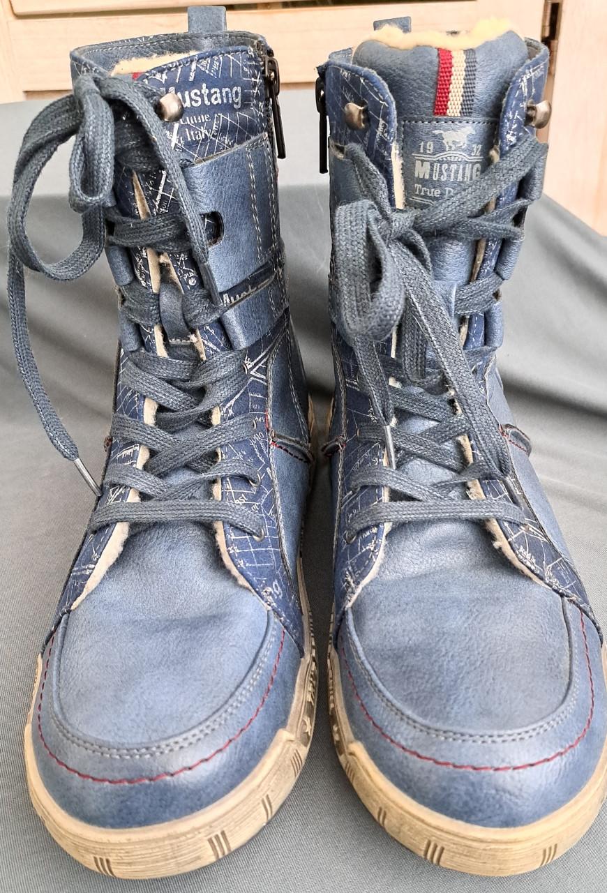 Mooie gevoerde Mustang schoenen, mt. 42