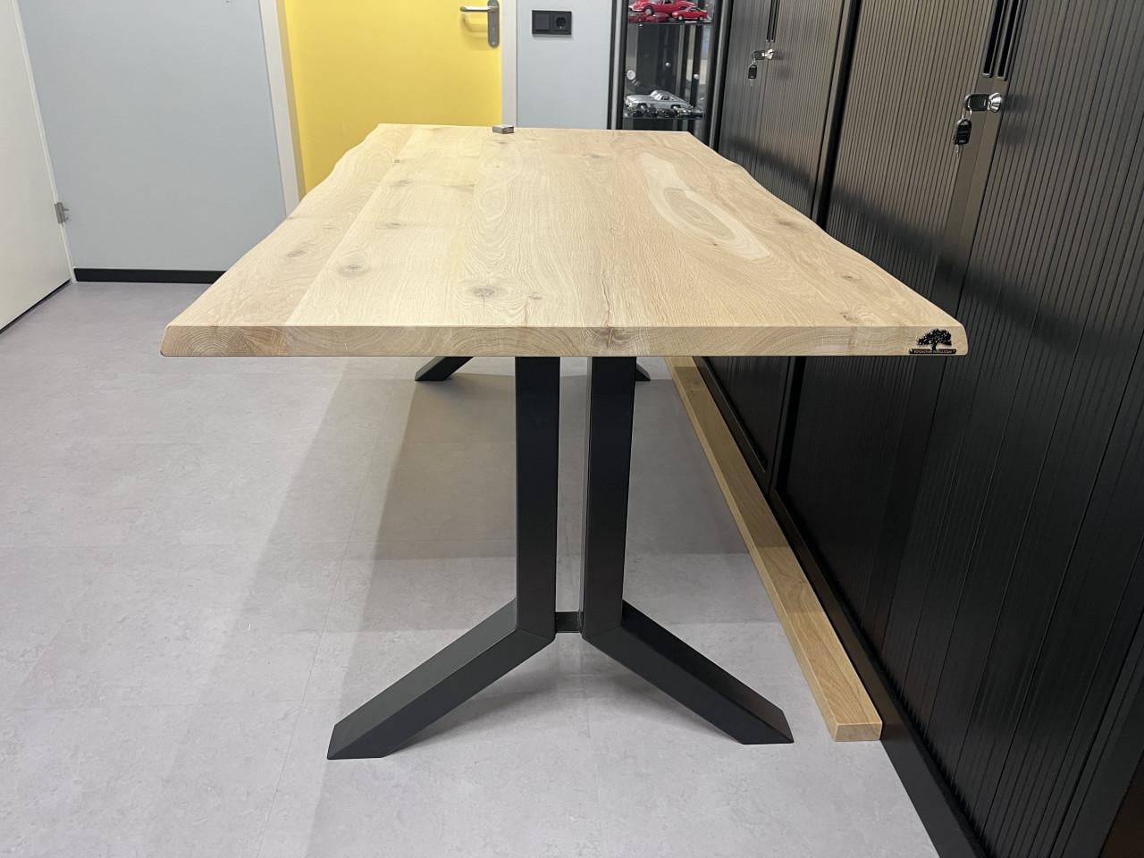 Authentieke houten tafel