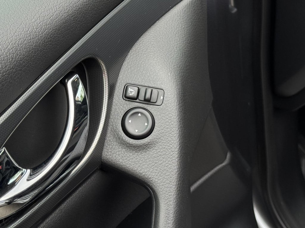 Nissan Qashqai 1.2 n-connecta | trekhaak | navigatie | 360° camera | keyles