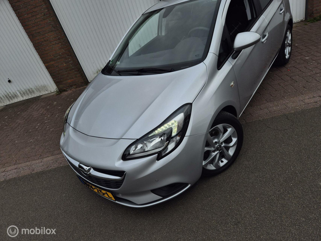 Opel Corsa 1.4 volautomaat / stuur- & stoelverwarming / camera