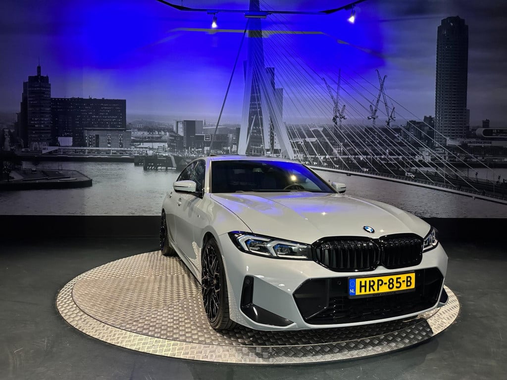 BMW 3-serie 318i m sport edition *schuifdak*shadow line*camera*laser*