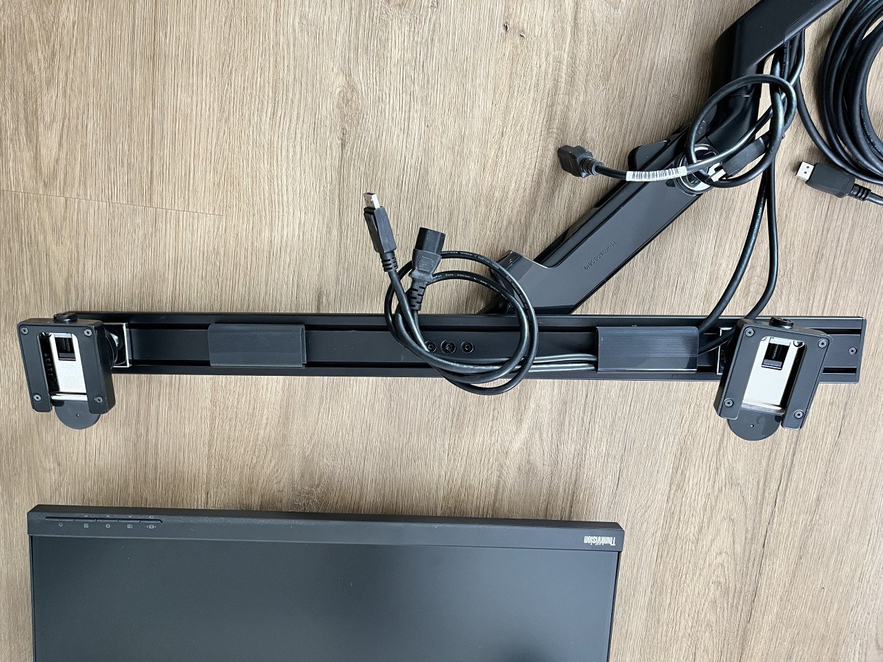 Lenovo Thinkvision (2x) + docking station + monitorarm 2V