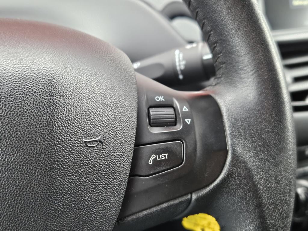 Peugeot 208 1.2 puretech style | cruisec.