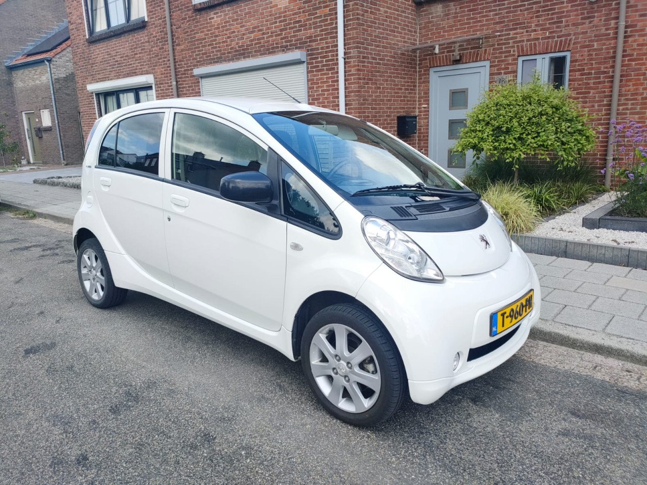 Peugeot ION elektrische pittige stads auto