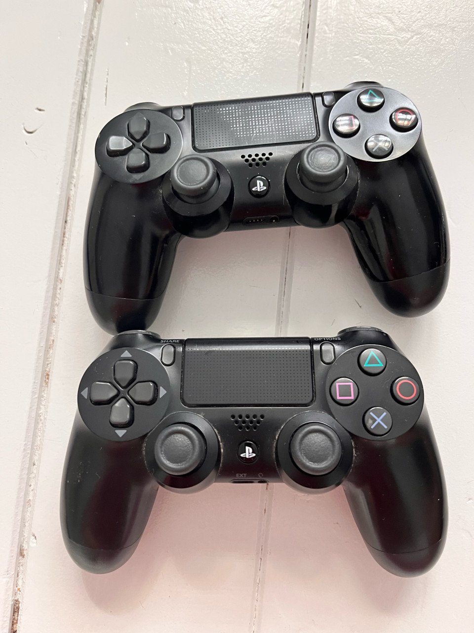 Ps4 slim,2 controllers, 5 games en een hdm1 kabel