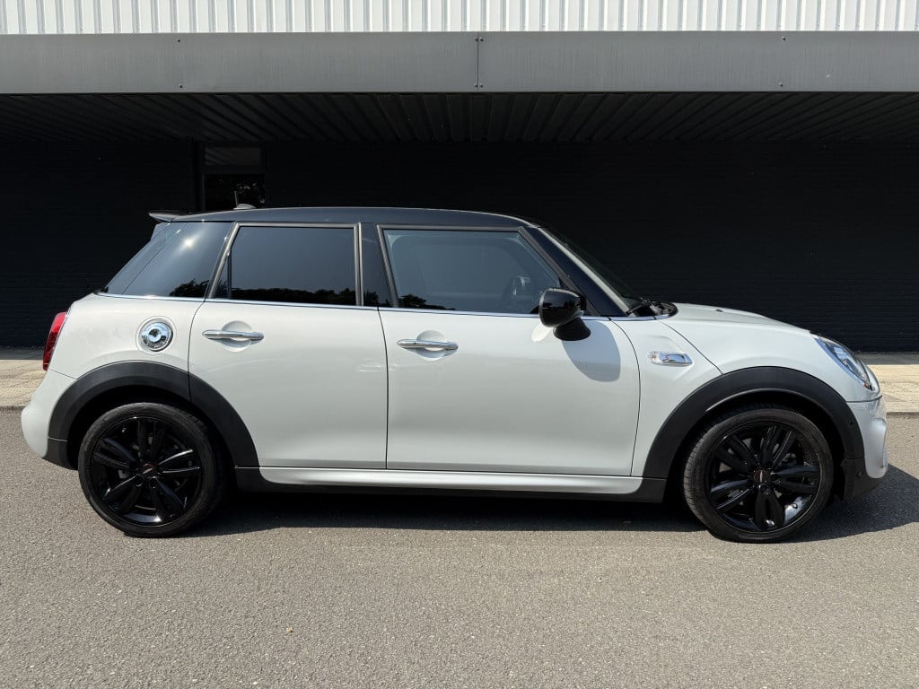 Mini Cooper mini 2.0 // serious business pack // nieuwstaat // 5 deurs /