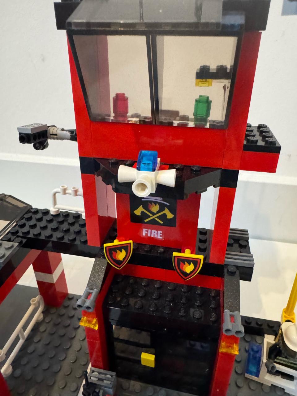 Complete Lego City Brandweerkazerne set 7240.