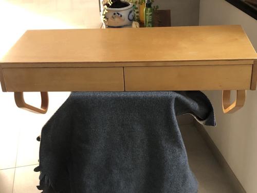 Kaptafel met spiegel en kruk van Pastoe