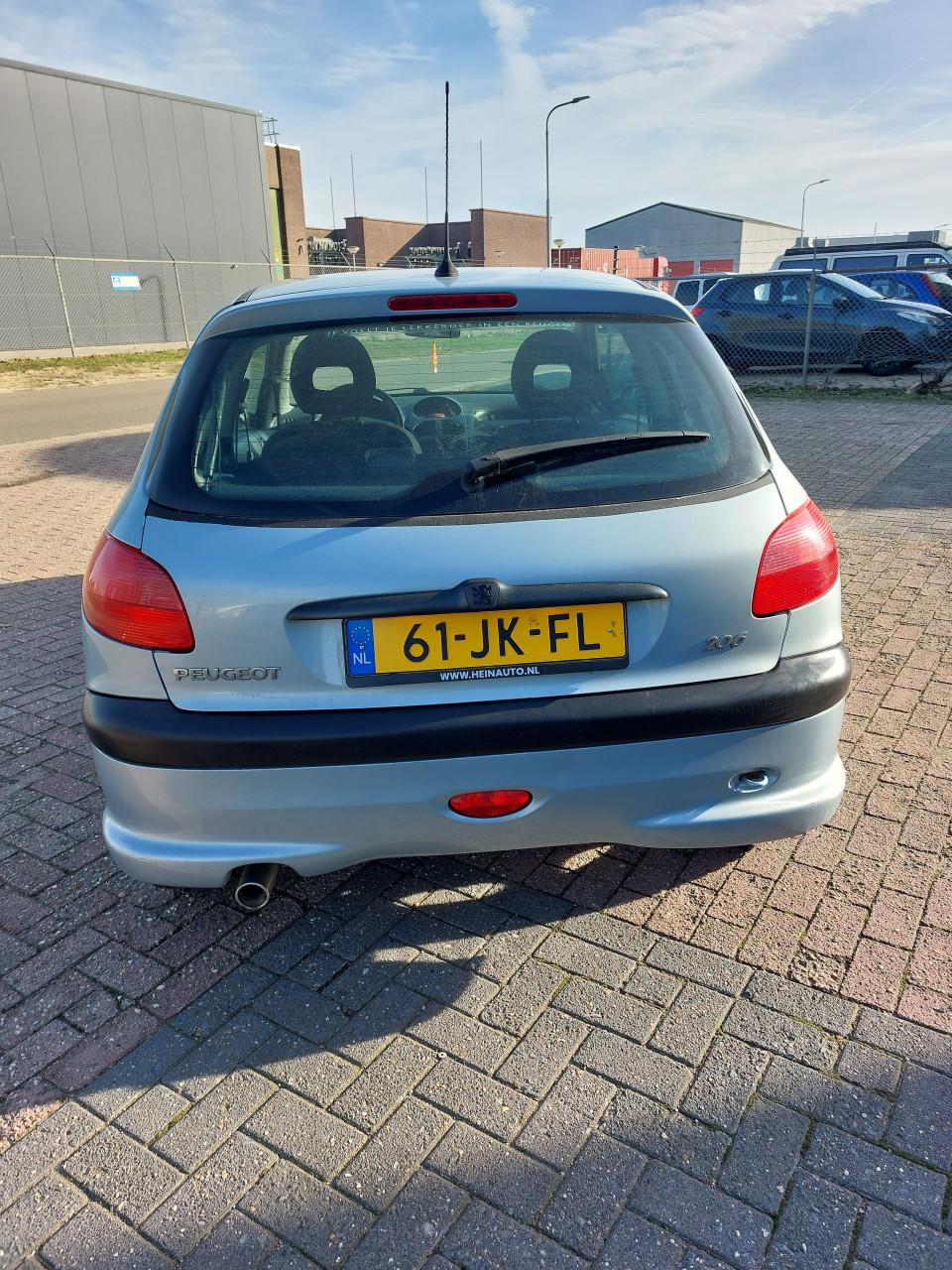 Peugeot 206 bj 2002 850 euro