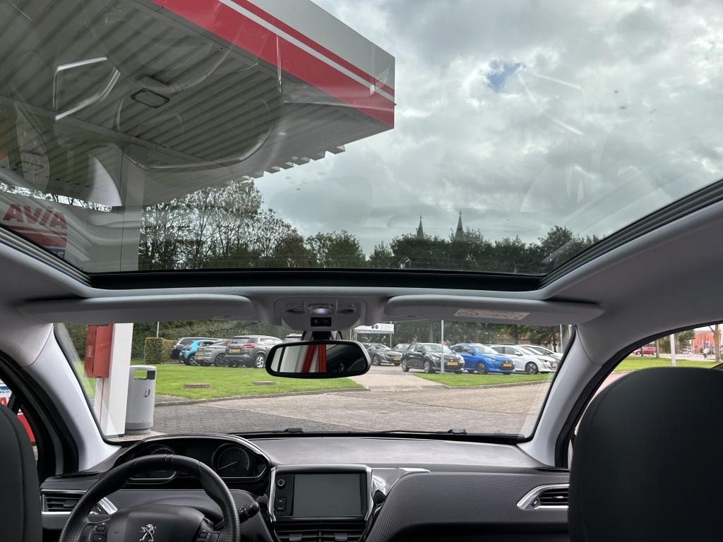 Peugeot 208 1.2 puretech 110pk 5d roland garros apple carplay | navigatie |