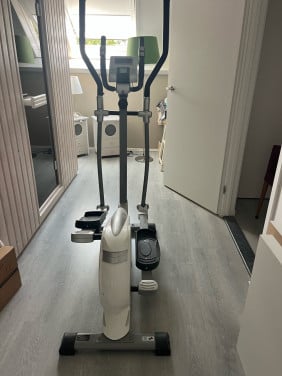 Cross trainer