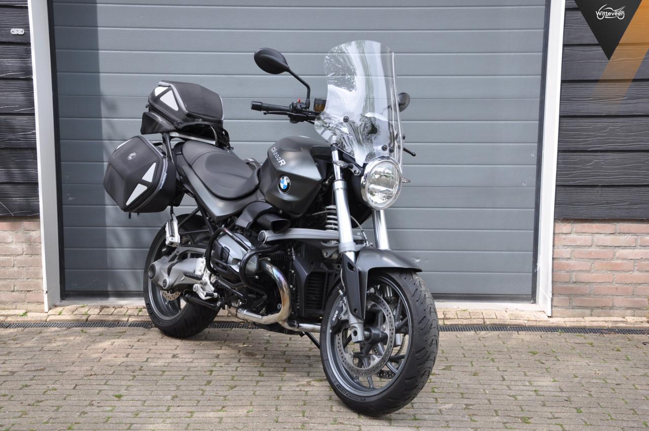 BMW R1200R 2012 met 33200 kilometers!