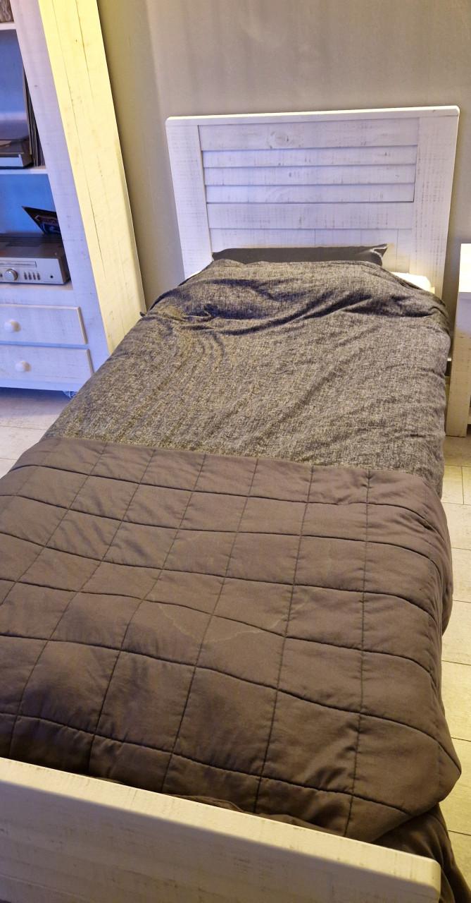 Stoer bed voor meiden, beachlook 90*200 met nachtkastje + matras