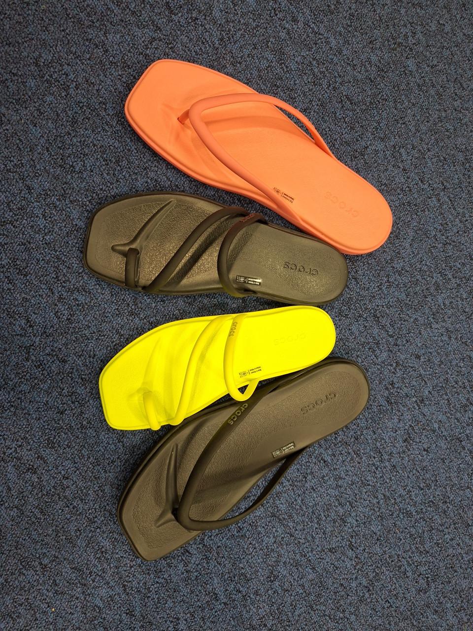35 paar Crocs zomer slippers
