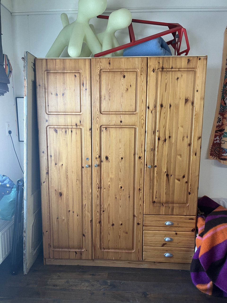 Grenen kast