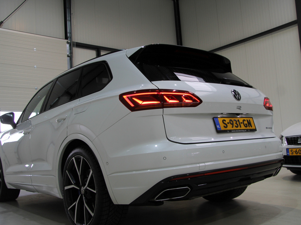 Volkswagen Touareg r 3.0 tsi ehybrid 462pk | full option | garantie 02-2026