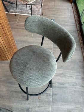 Barkruk per 2 of te koop. Nooit gebruikt, ze zijn te laag