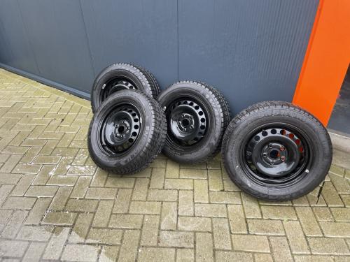 Winterbanden op stalen velg vw Caddy