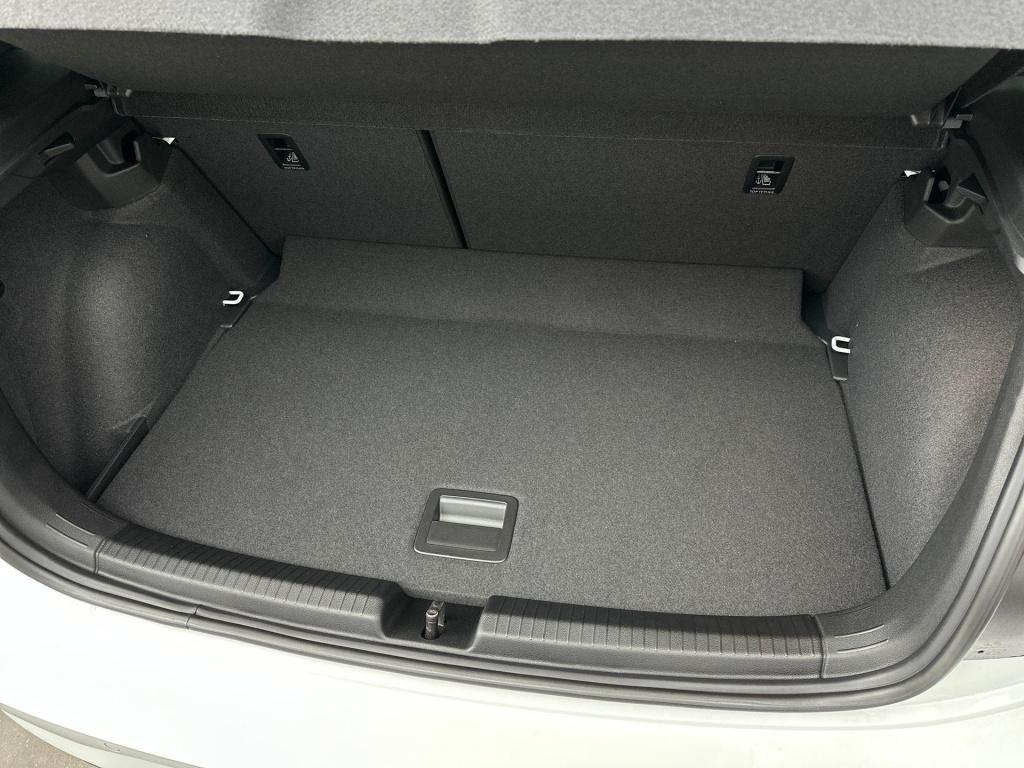 Volkswagen Polo r-line-edition 1.0 70 kw / 95 pk tsi hatchback 7 v