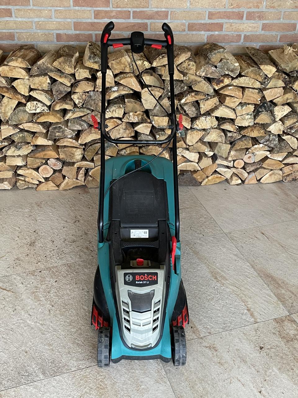 Te Koop: Bosch Rotak 37 LI accu grasmaaier.