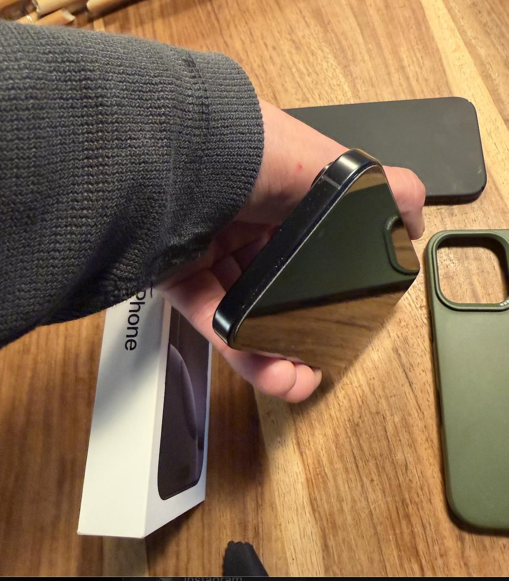 Apple iPhone 16 PRO 256GB met doos en kabel