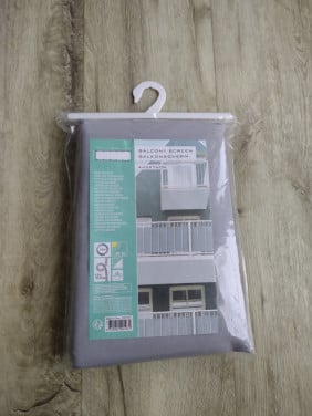 Prachtig nieuw grijs balkonscherm, windscherm, 445 cm lang.