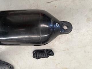 Grote Dan-fender stootwillen, diverse zware meerlijnen, sextant