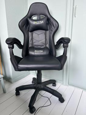 Ergonmische gamingstoel met led en licht effecten.
