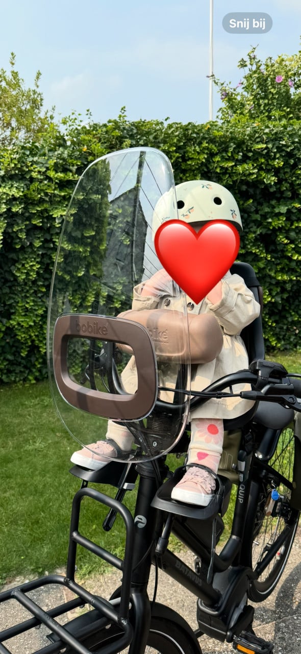 Bobike voorzitje inclusief windscherm, slaaprol en bevestigingsblokje.