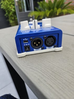 Zgan TC-Helicon Harmony Singer vocal effect...
