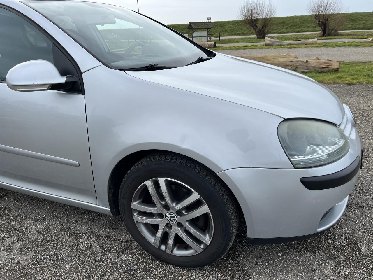 Volkswagen Golf 1.6 FSI trendline