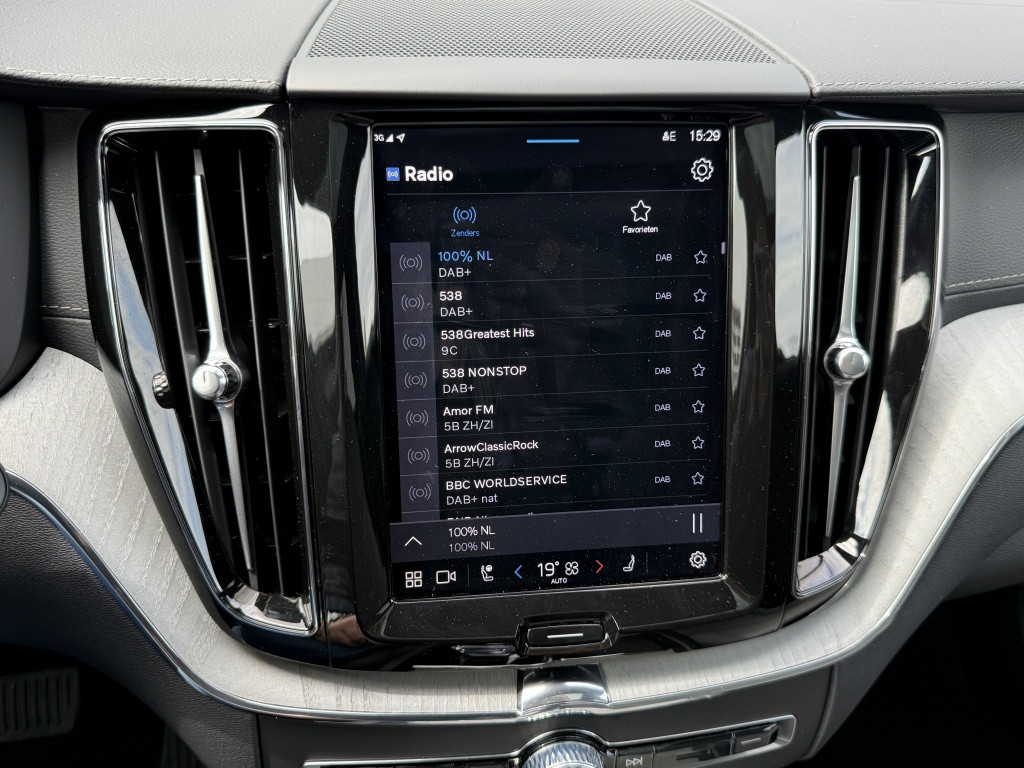 Volvo XC60 t8 455pk recharge ultra dark| full options ! luchtvering b&w sou