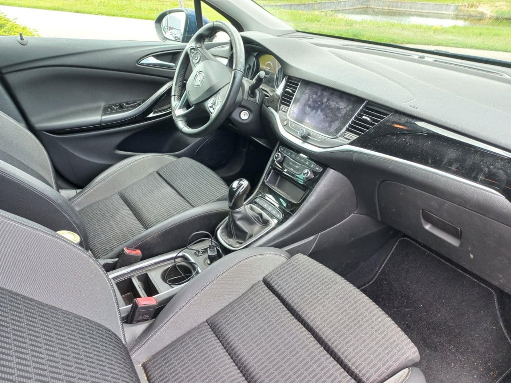 Opel Astra sports tourer 1.2 blitz elegance