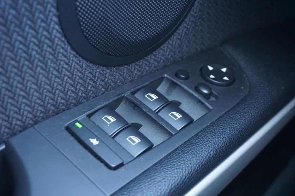 BMW 3-serie 318i business line climate / navi / cruise / pano / elektr. ram