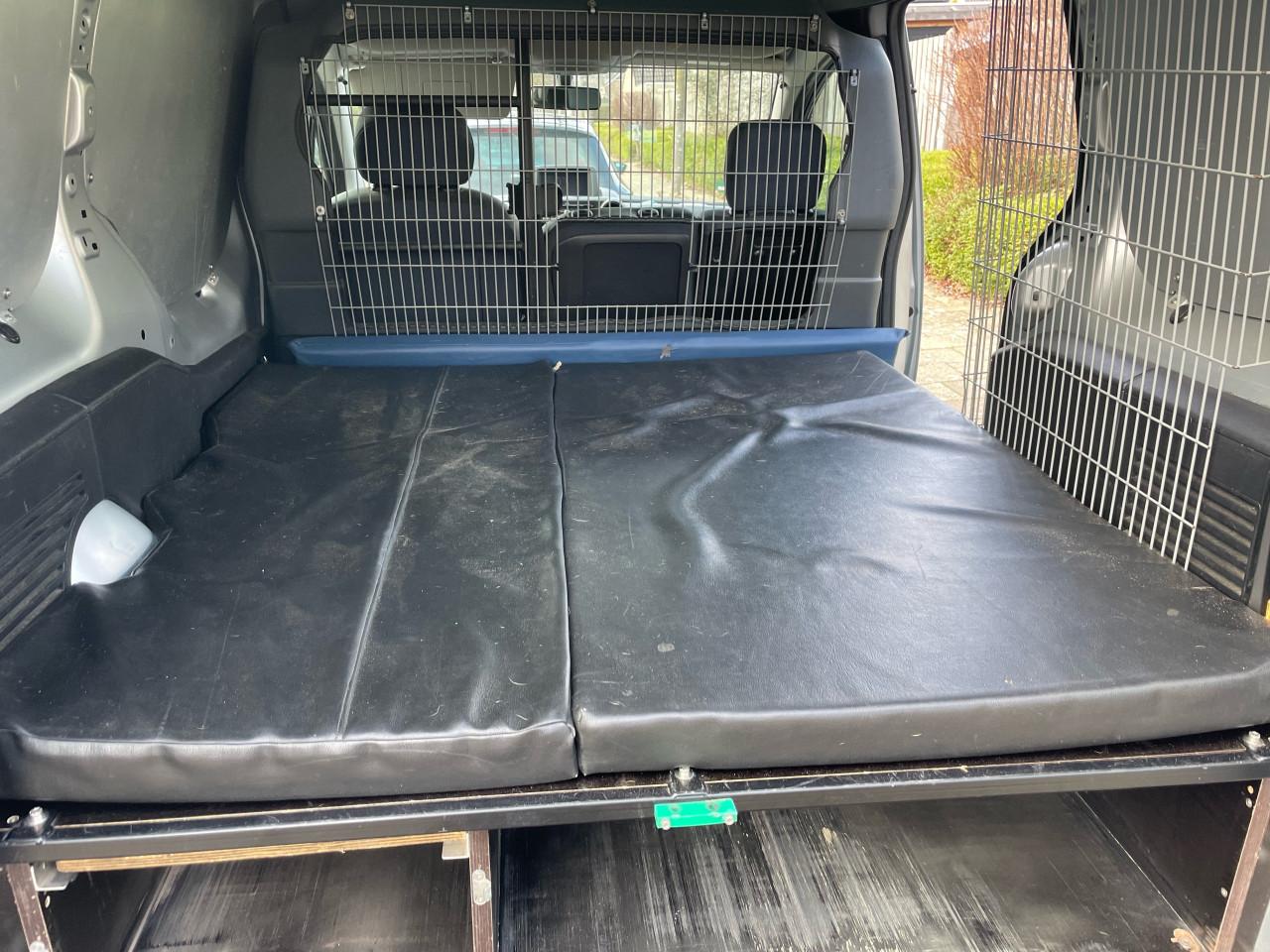 Honden rek met lades peugeot partner 2009