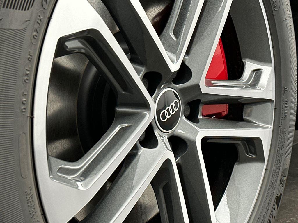 Audi Q5 s edition competition e-hybrid 270 kw / 367 pk suv