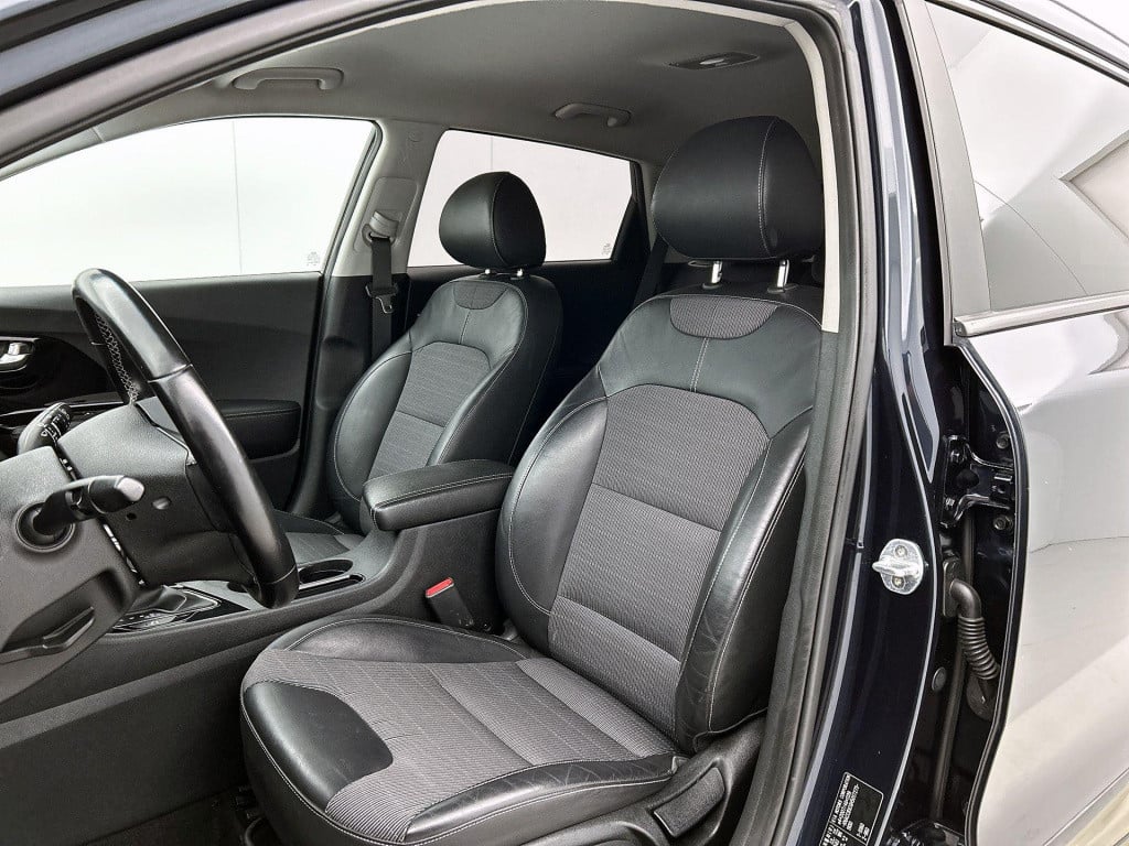 Kia Niro 1.6 gdi hybrid first edition | automaat | parkeer sensoren | half 