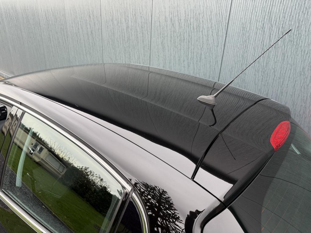 Peugeot 208 1.2 puretech blue lease executive 5-drs