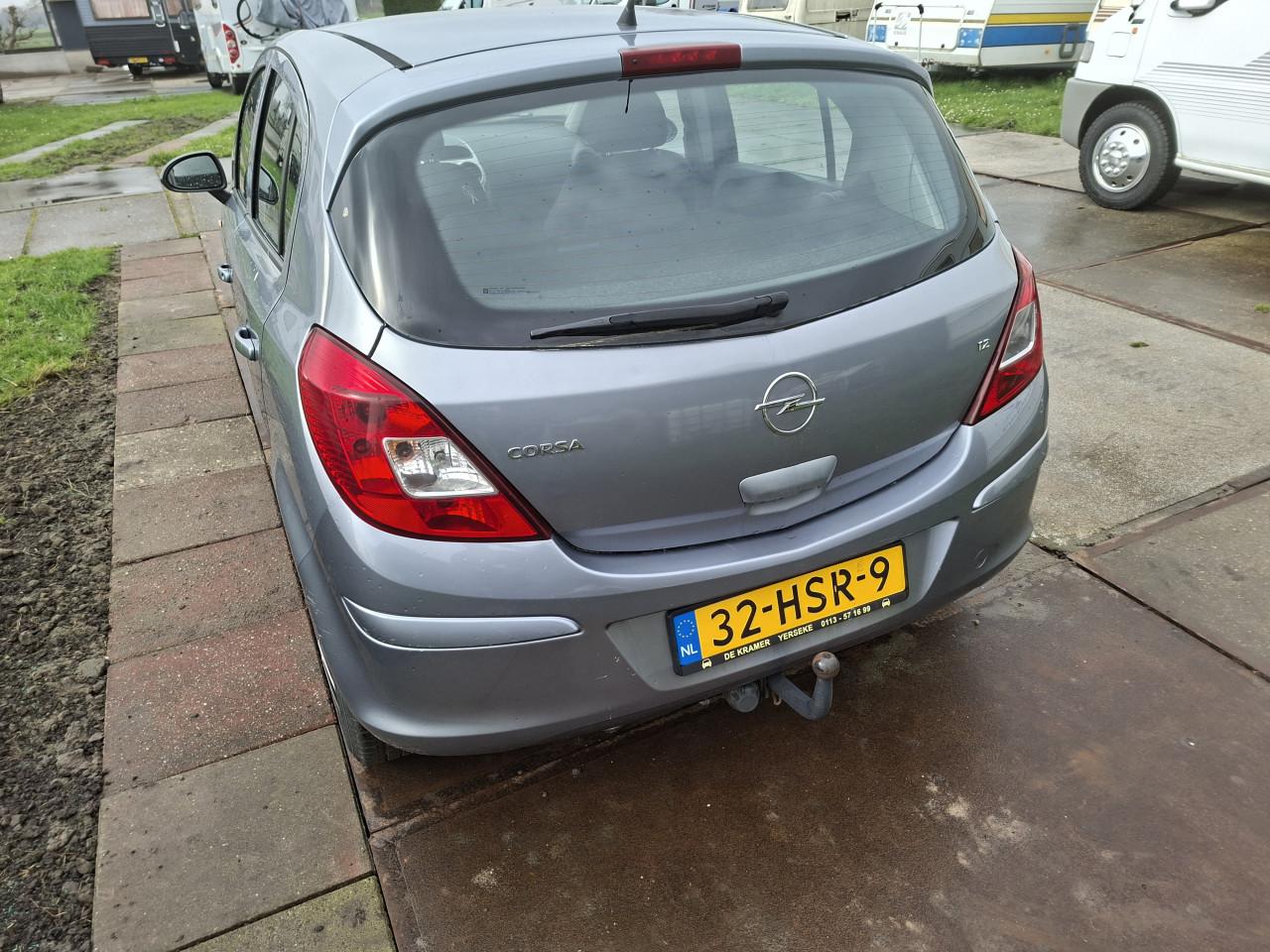 Opel Corsa 1.2 met trekhaak bj. 2008