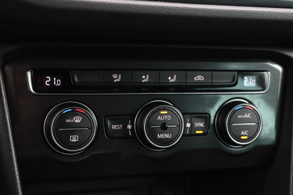 Volkswagen Tiguan 1.4 tsi connected series