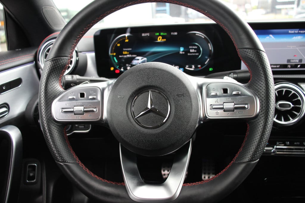 Mercedes-Benz Cla 220 4matic premium plus amg | pano | memory | acc | camer