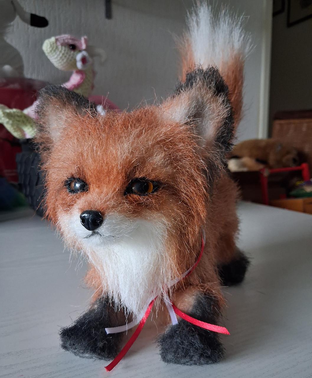 Artdoll vos, poseerbaar