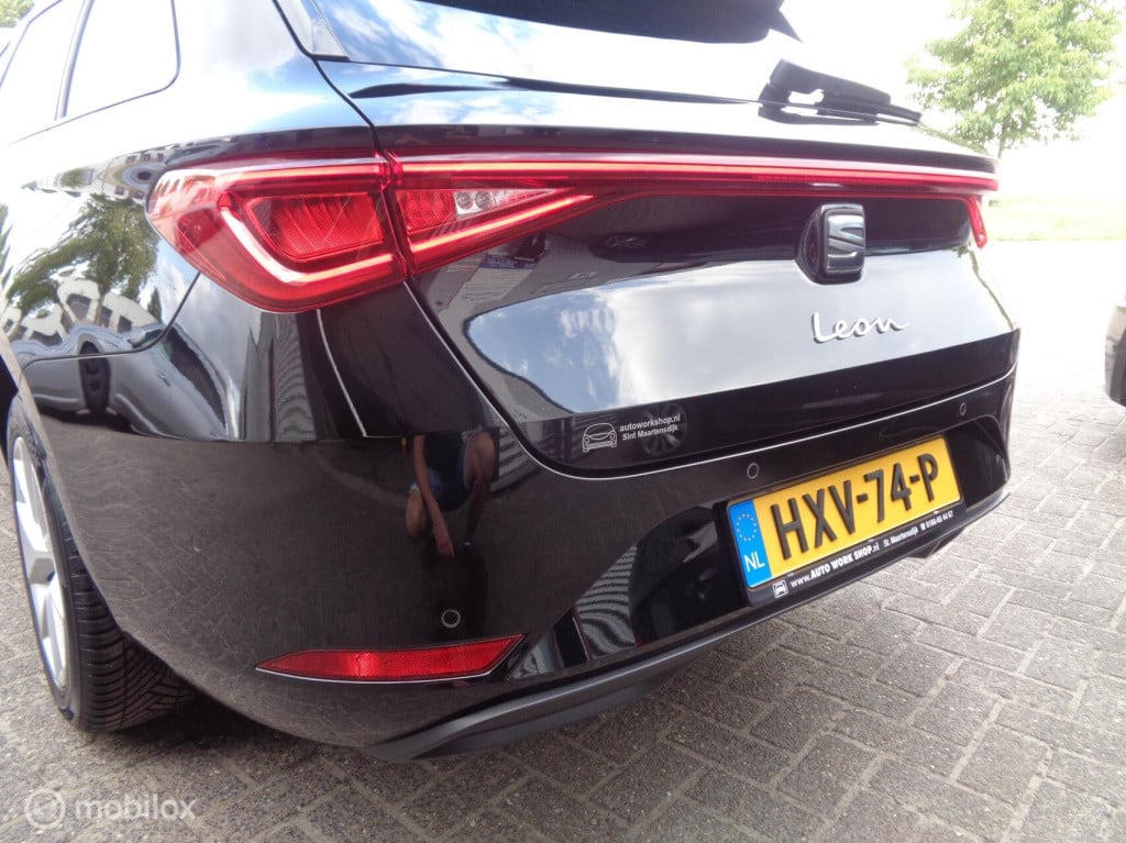Seat Leon Sportstourer 1.5 tsi style business/airco/lm velgen/carplay/pdc/c