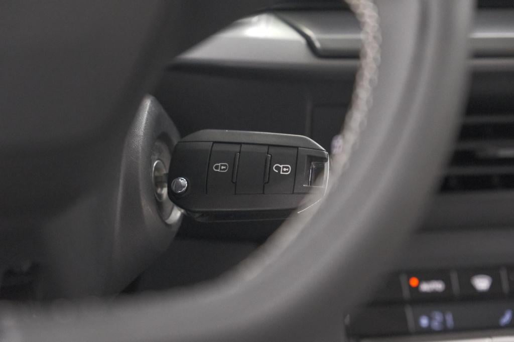 Opel Frontera turbo hybrid 145 gs | 7 zitplaatsen | navigatie | dodehoekdet