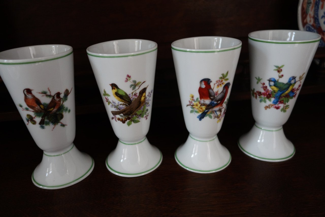 4 drinkbekers porcelaine FRELON 36320 Villedieu met vogeldecoratie  nieuw
